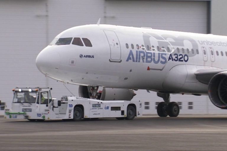 Hay una carrera global por robotizar el transporte y Europa tiene una gran baza silenciosa: que Airbus use los "Taxibots" 6 1200 800 99