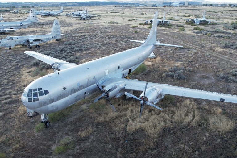 Algunos aviones antiguos acaban en museos. Estos se subastan desde 25 dólares por un alquiler impago 4 1200 800 2